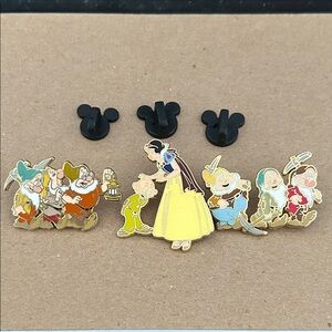 Disney Snow White and Dwarfs Enamel Pin Set